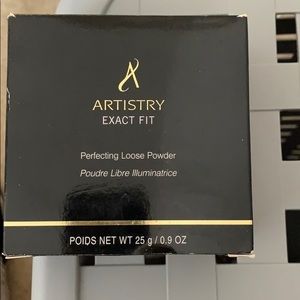 Artistry loose powder/Brand New